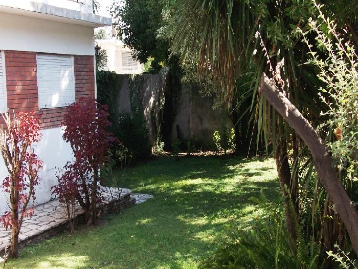 CHALET DE ESTILO EN ZONA CENTRICA A METROS DE ESTACION Y 5 ESQUINAS — foto 9