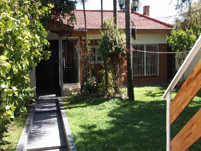 CHALET MUY AMPLIO Y DE EXCELENTE CONSTRUCCION EN PARQUE QUIRNO — foto 10