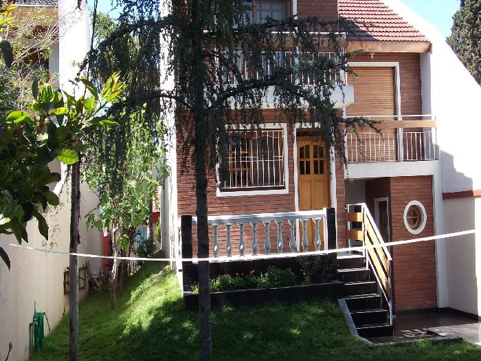 CHALET MUY AMPLIO Y DE EXCELENTE CONSTRUCCION EN PARQUE QUIRNO — foto 12