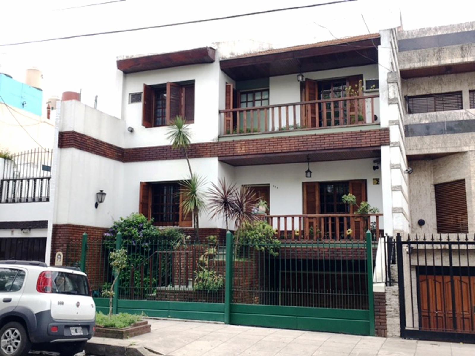 EXCELENTE CASA DE 5 AMB C/DEP DE SERV, JARDIN C/PISCINA, GARAGE Y 3 BALCONES — foto 7