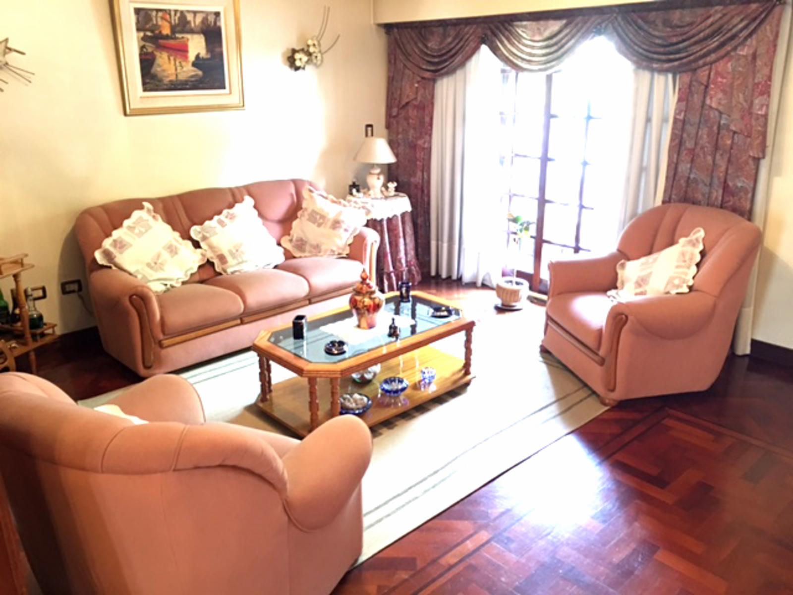 EXCELENTE CASA DE 5 AMB C/DEP DE SERV, JARDIN C/PISCINA, GARAGE Y 3 BALCONES — foto 11