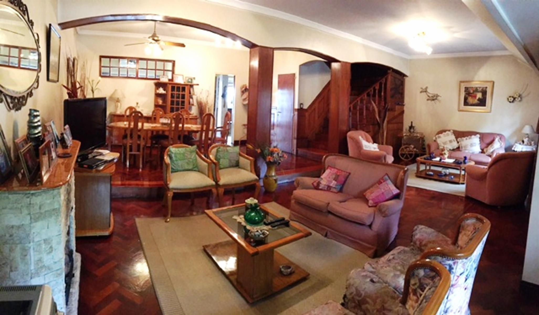EXCELENTE CASA DE 5 AMB C/DEP DE SERV, JARDIN C/PISCINA, GARAGE Y 3 BALCONES — foto 13