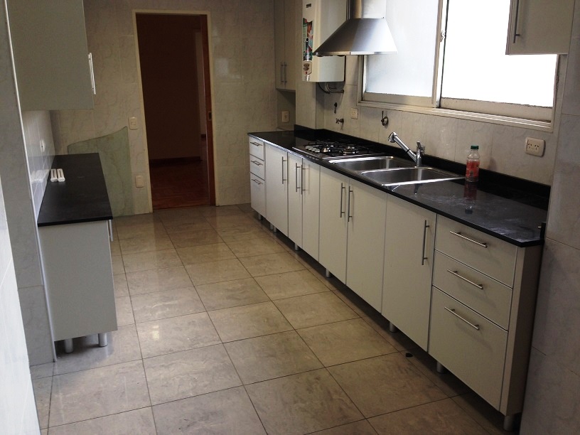 EXCELENTE DEPARTAMENTO DE 5 AMBIENTES CON BALCON CORRIDO, COCHERA FIJA CUBIERTA Y 2 BAULERAS — foto 6