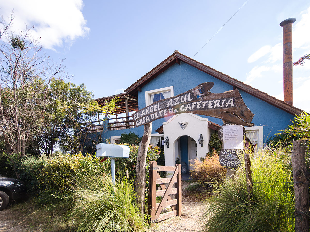 Casa de te EL ANGEL AZUL y vivienda sobre parque de 1500 m2 - 1
