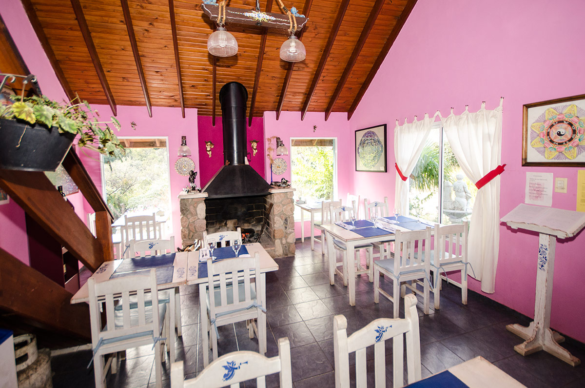 Casa de te EL ANGEL AZUL y vivienda sobre parque de 1500 m2 - 10
