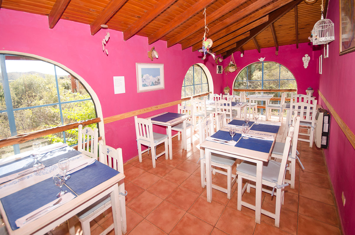 Casa de te EL ANGEL AZUL y vivienda sobre parque de 1500 m2 - 18