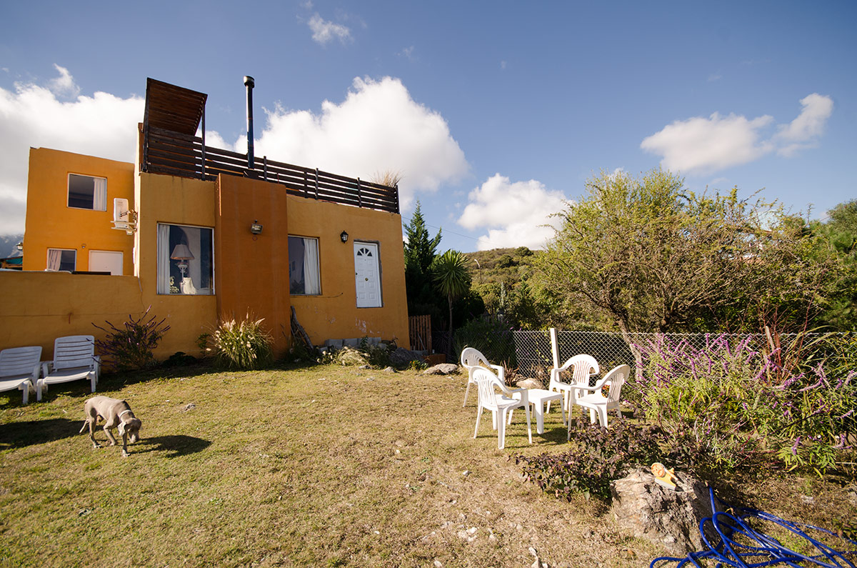Casa de te EL ANGEL AZUL y vivienda sobre parque de 1500 m2 - 22