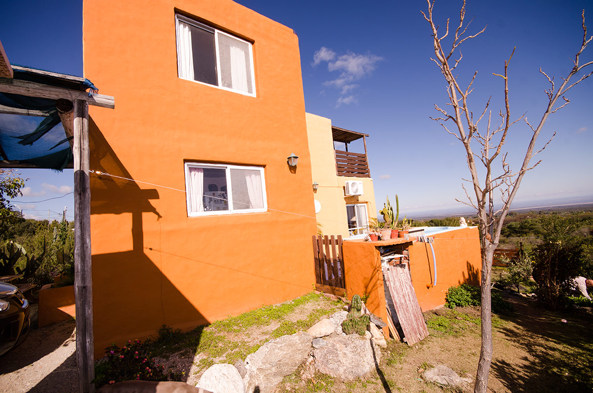 Casa de te EL ANGEL AZUL y vivienda sobre parque de 1500 m2 - 24