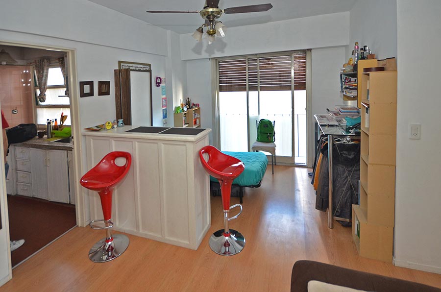 2 Ambientes amplios con balcón, recién pintado — foto 2