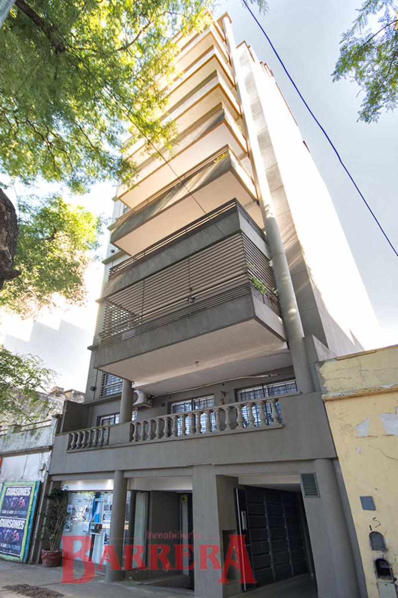 2 Ambientes al frente c/balcón aterrazado, baño y toilette - 4 años