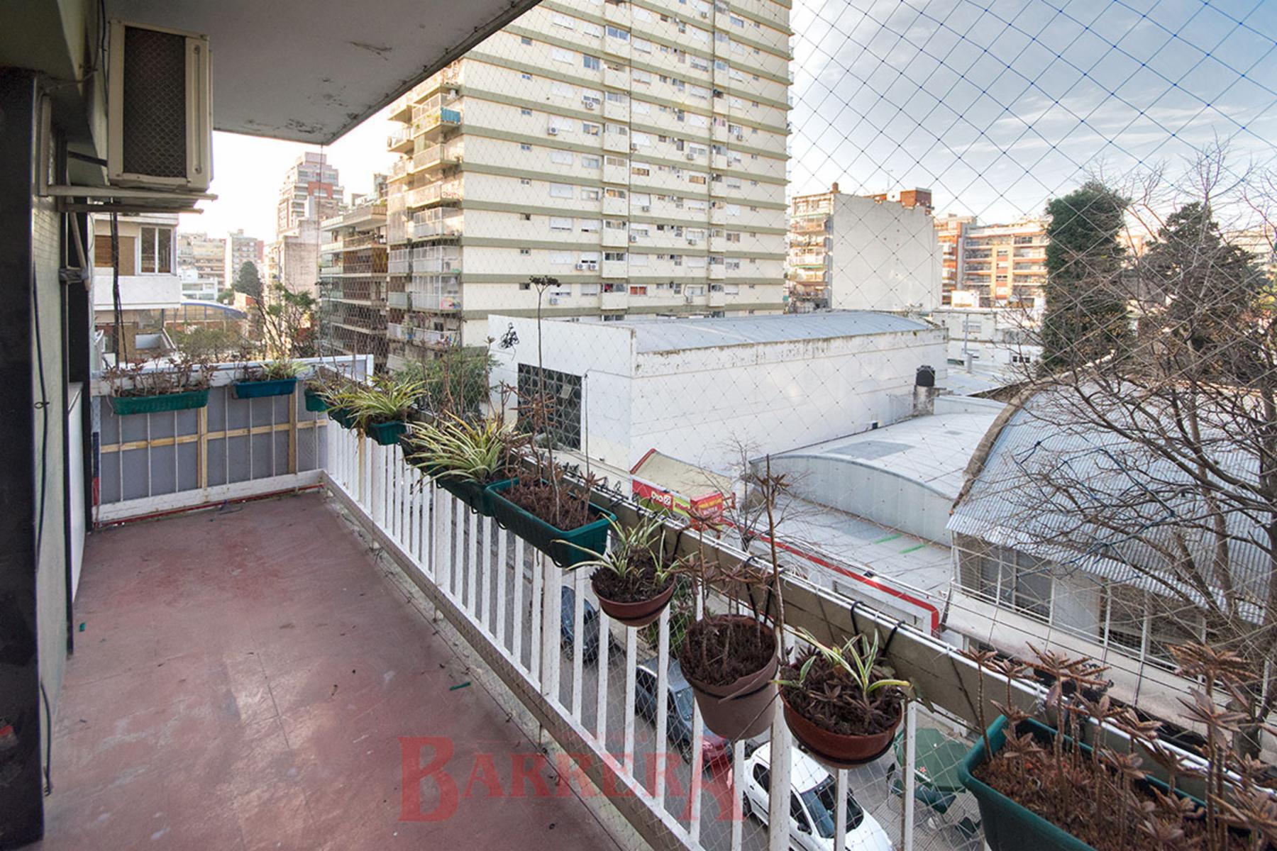 3 ambientes con dep. serv. Cochera DOBLE, 4to piso al frente Andonaegui esq. Mendoza — foto 6
