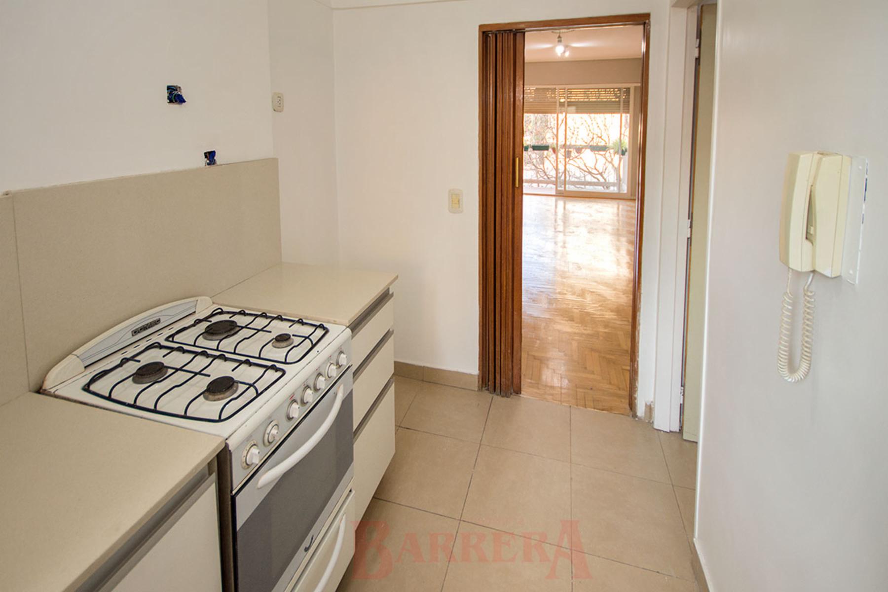 3 ambientes con dep. serv. Cochera DOBLE, 4to piso al frente Andonaegui esq. Mendoza — foto 15