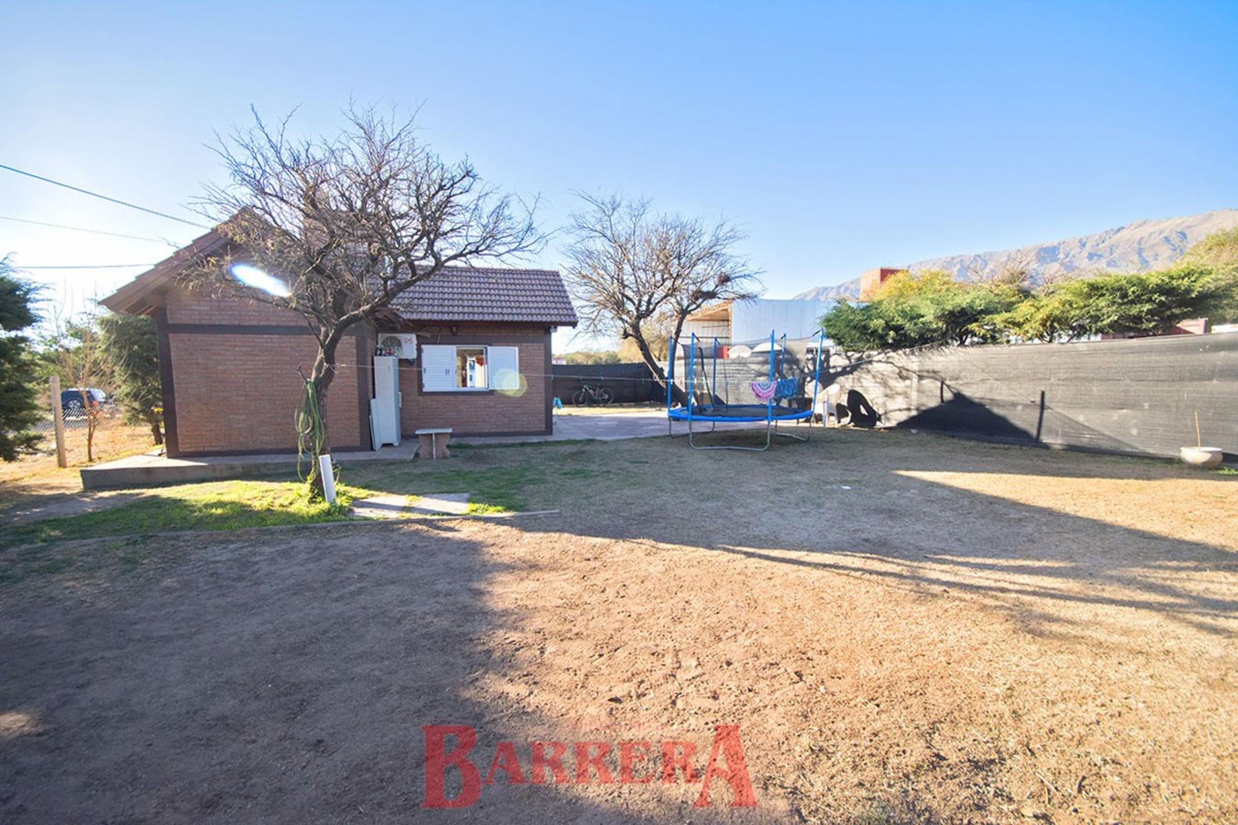 Casa y galpón sobre lote 3287 m2 — foto 2