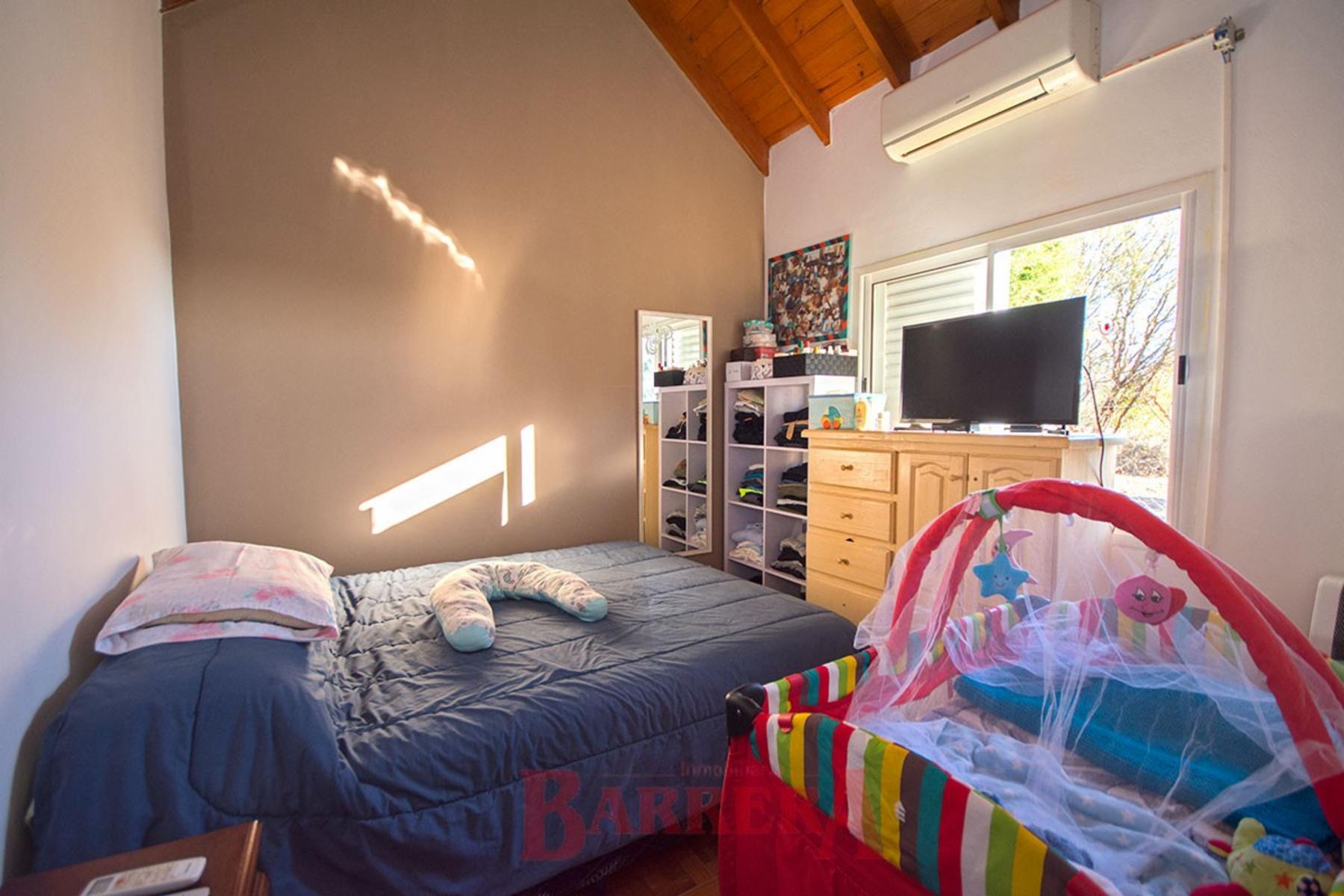 Casa y galpón sobre lote 3287 m2 — foto 8