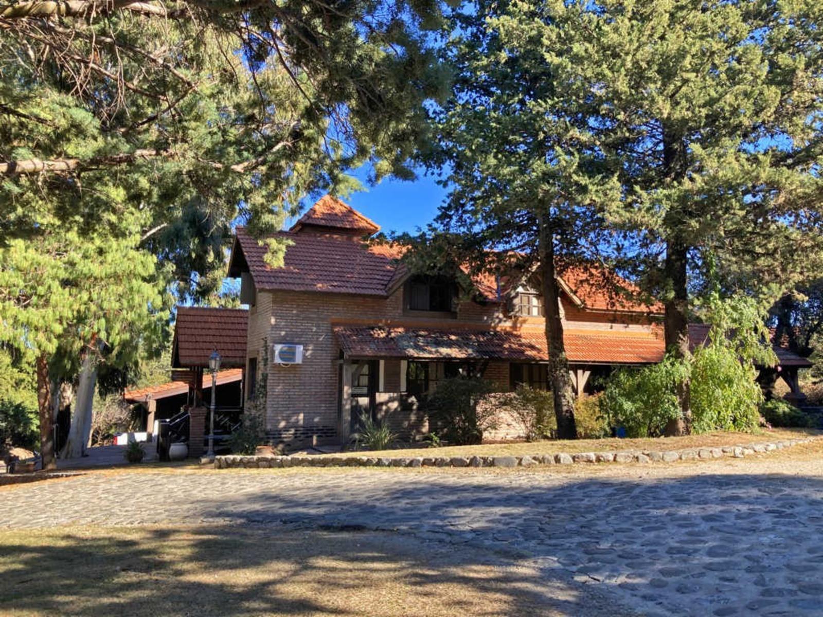 Country Chumamaya, lote 2392 m2 con 313 m2 cub p/refaccionar