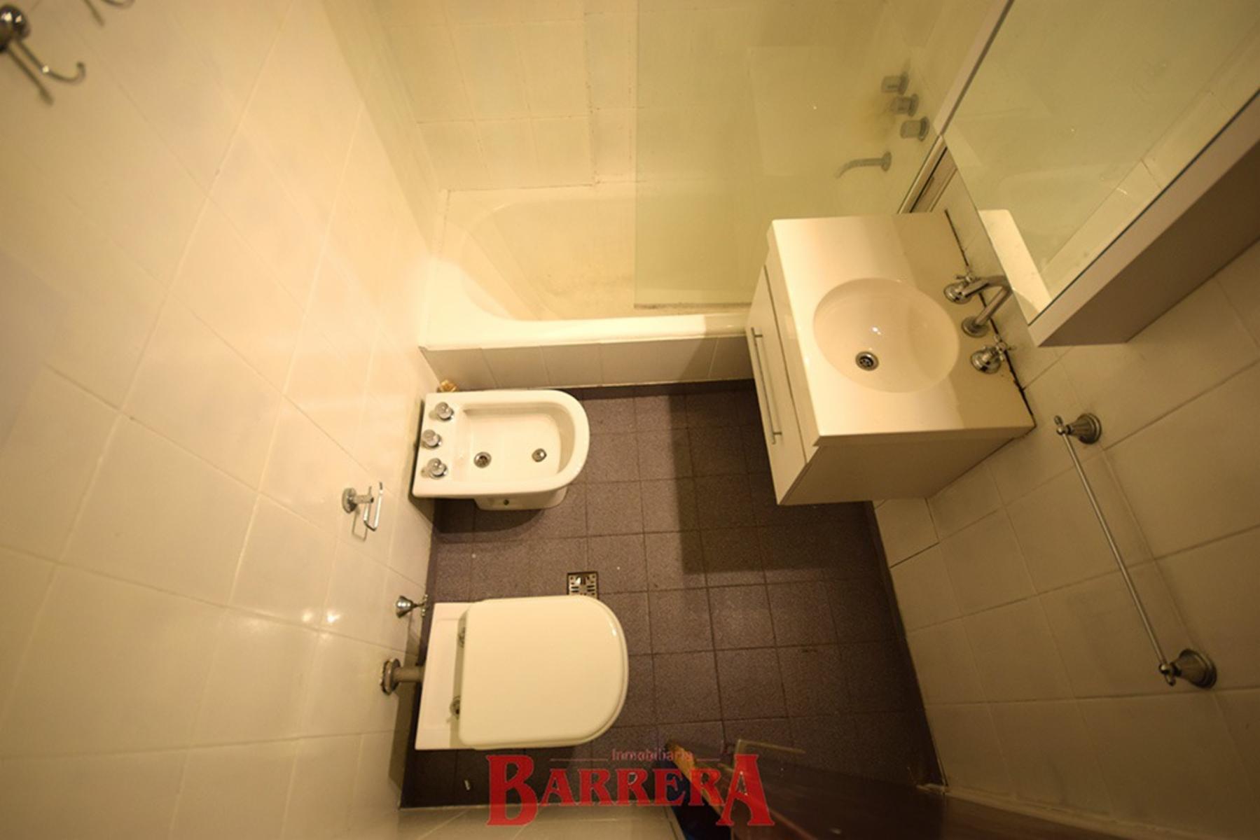 Dos ambientes con patio refaccionado a nuevo — foto 12