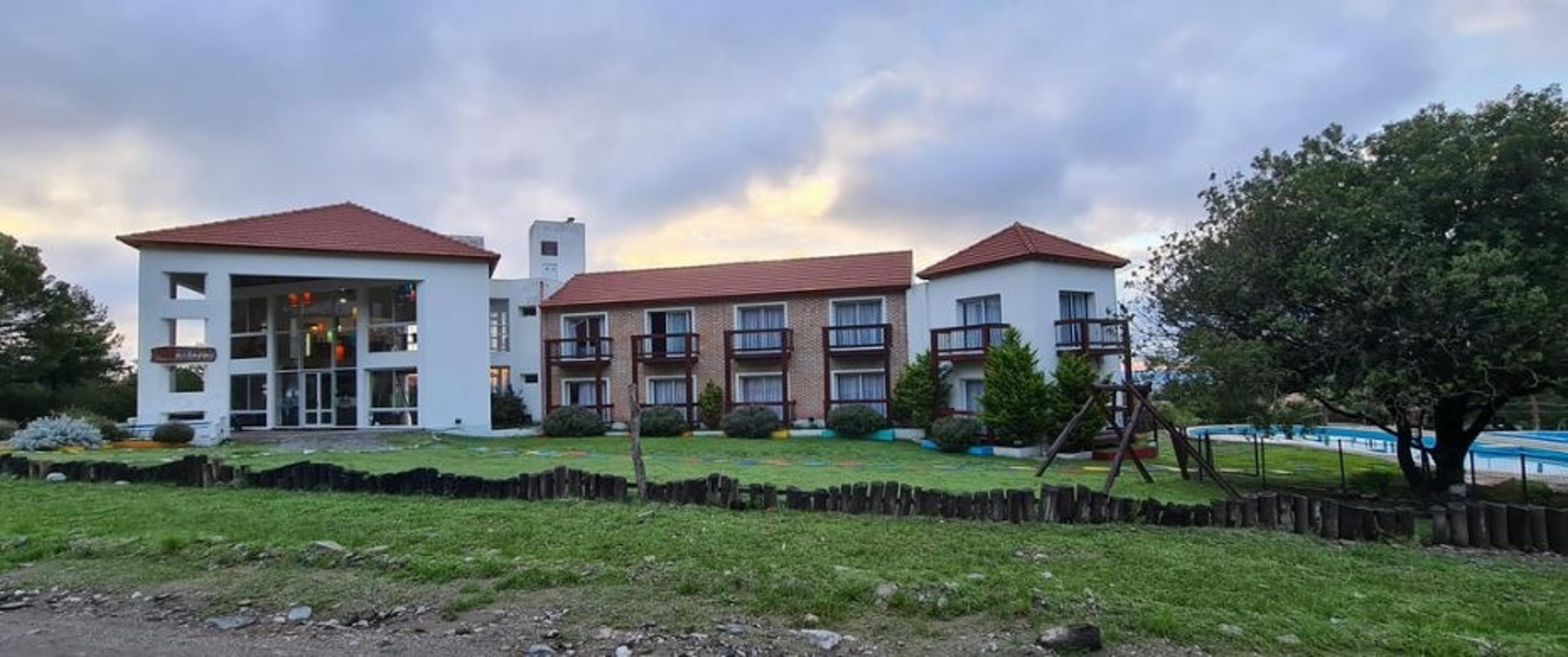 Hotel 12 hab., 700 m2 constr. s/lote 3300 m2 Merlo S. Luis - 3