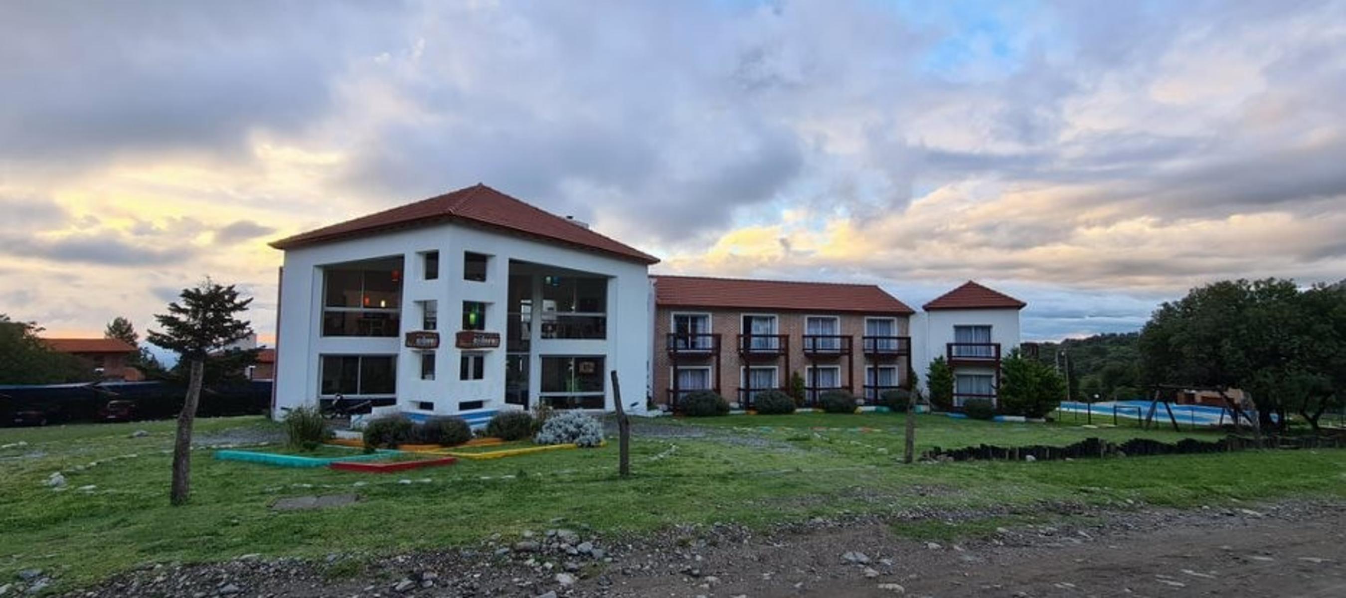 Hotel 12 hab., 700 m2 constr. s/lote 3300 m2 Merlo S. Luis - 4