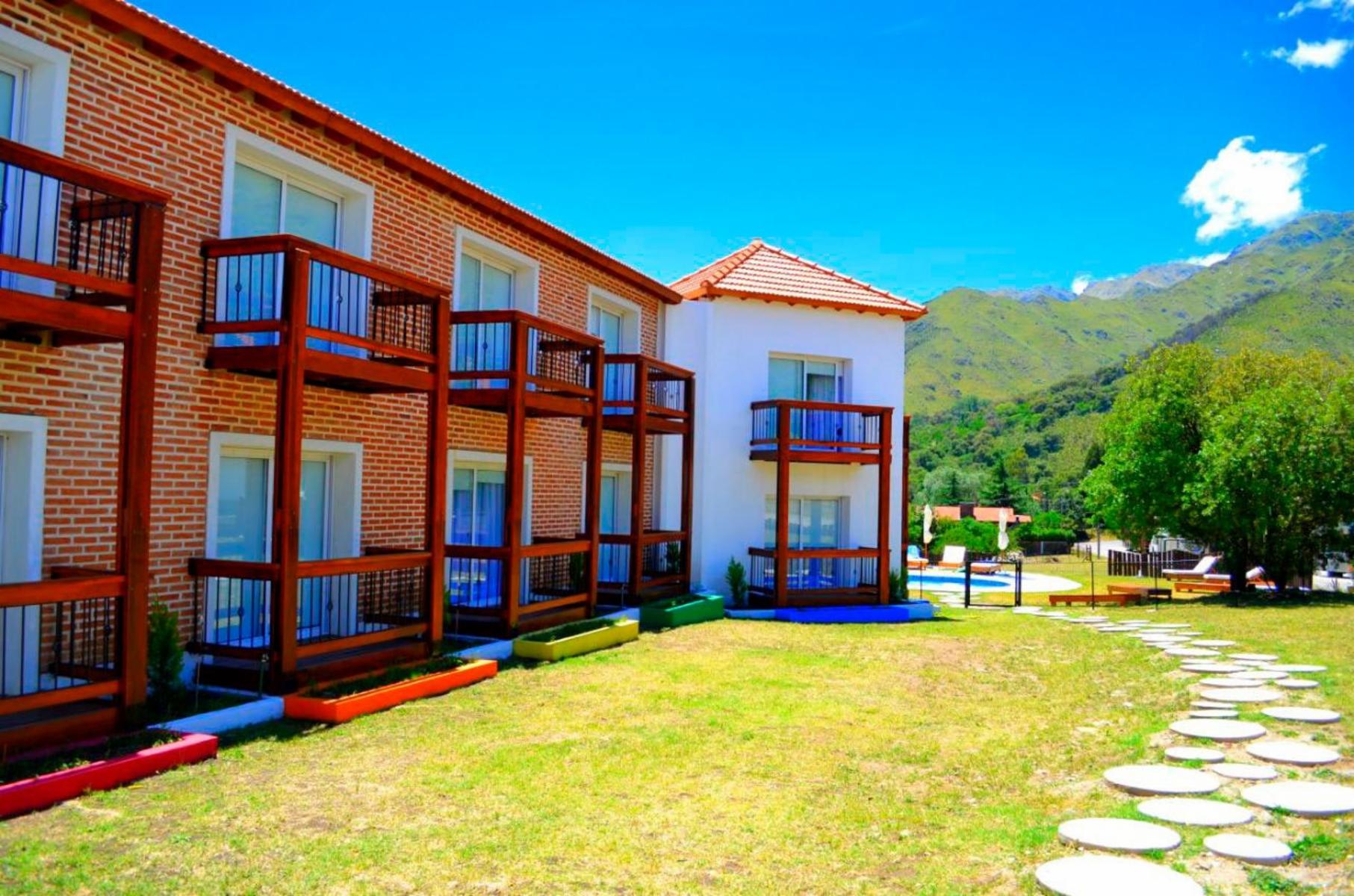 Hotel 12 hab., 700 m2 constr. s/lote 3300 m2 Merlo S. Luis - 12