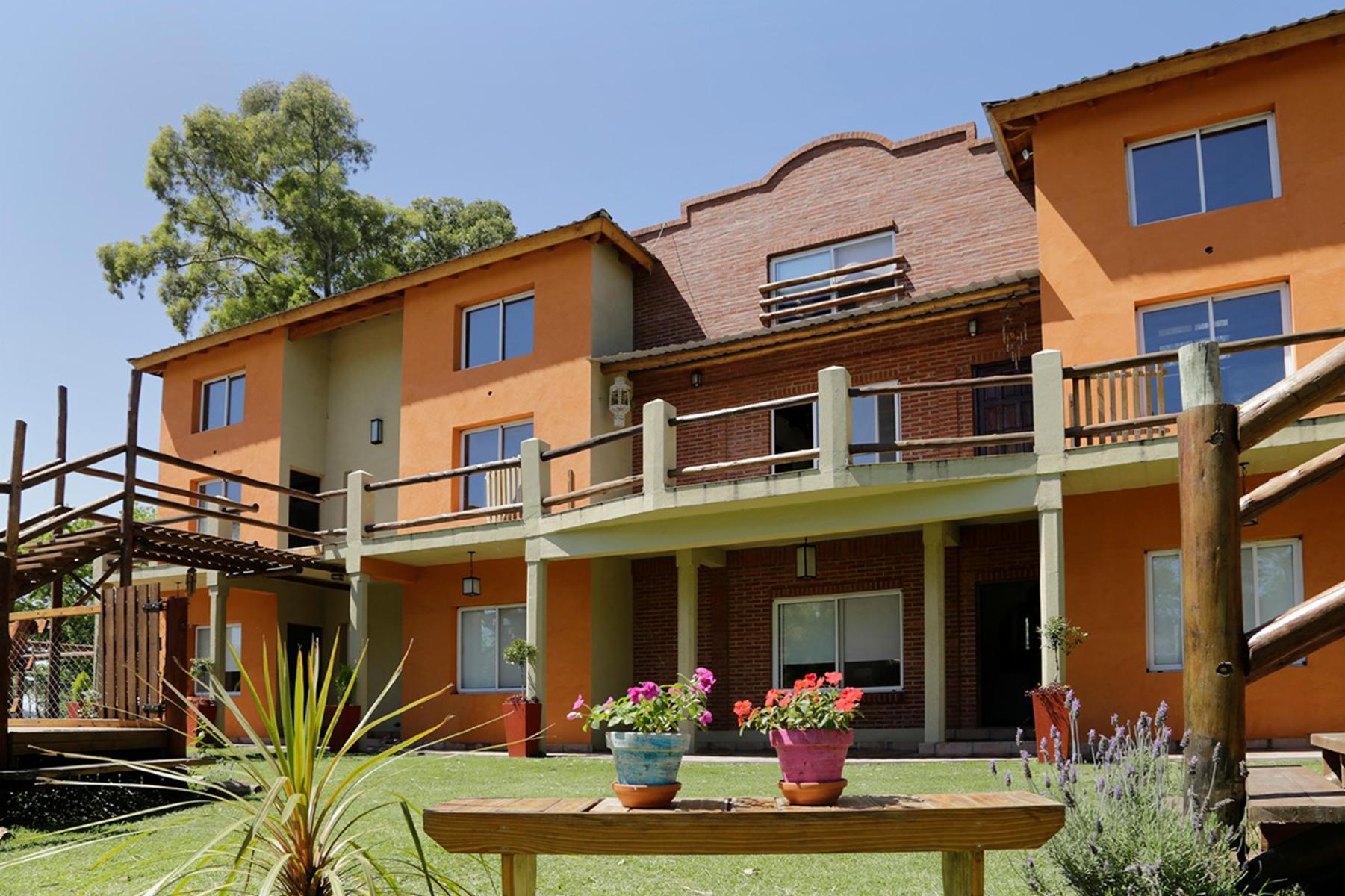 Excelente Complejo Habitacional en San Miguel del Monte - 2