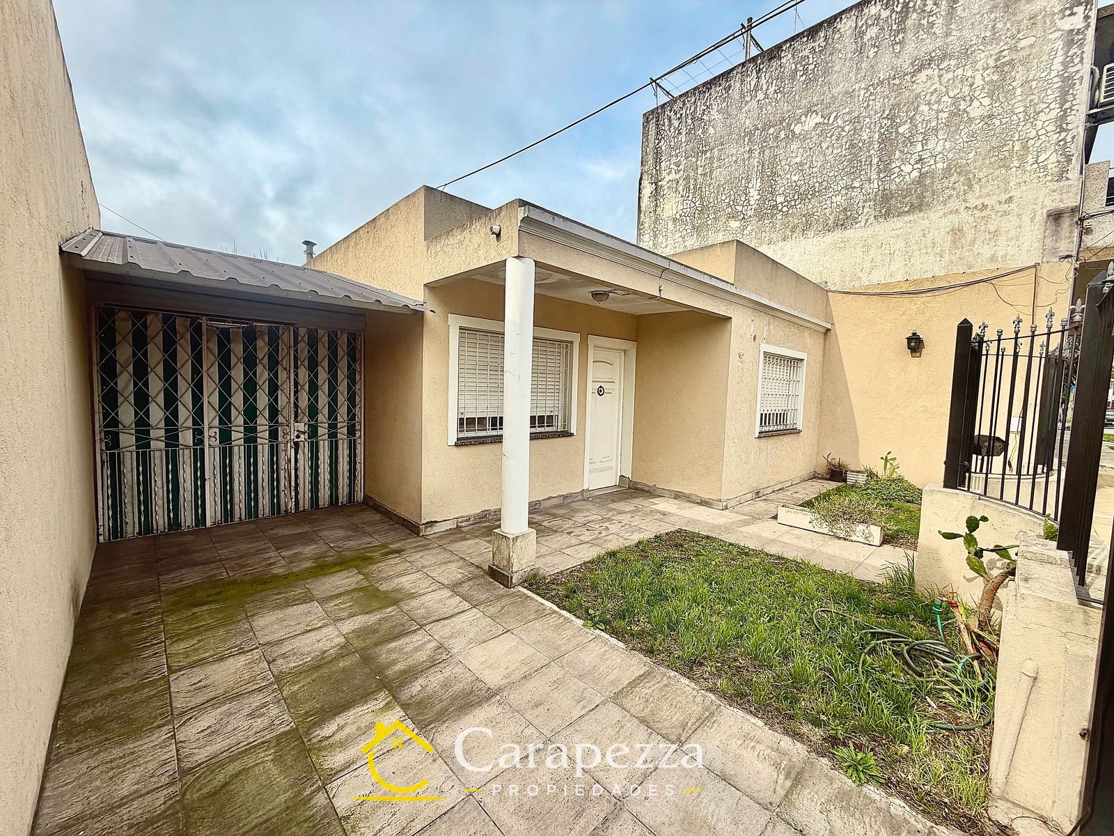 Casa 3 Amb en Venta en Caseros - 2