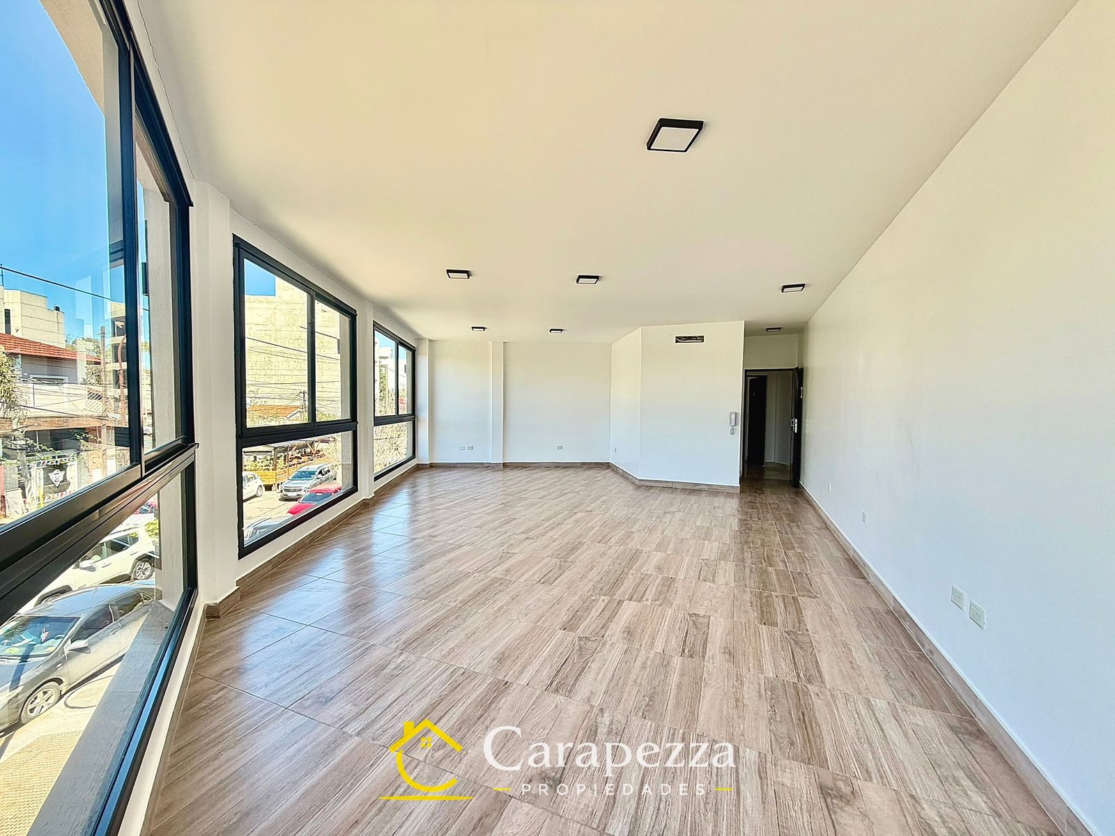Oficina Comercial / Local En 1° Piso en Alquiler en Villa Bosch - 2