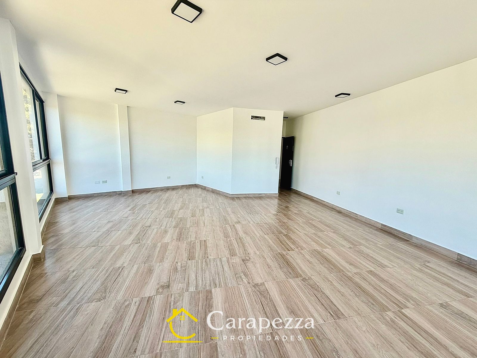 Oficina Comercial / Local En 1° Piso en Alquiler en Villa Bosch - 4