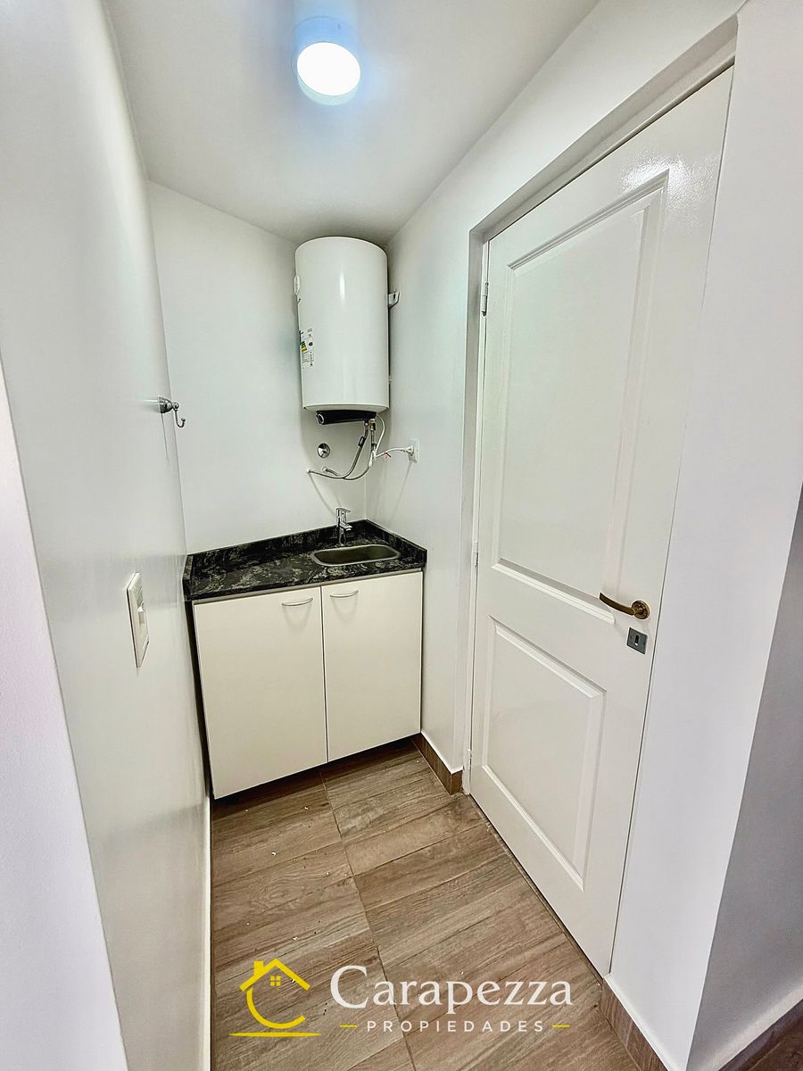 Oficina Comercial / Local En 1° Piso en Alquiler en Villa Bosch - 7