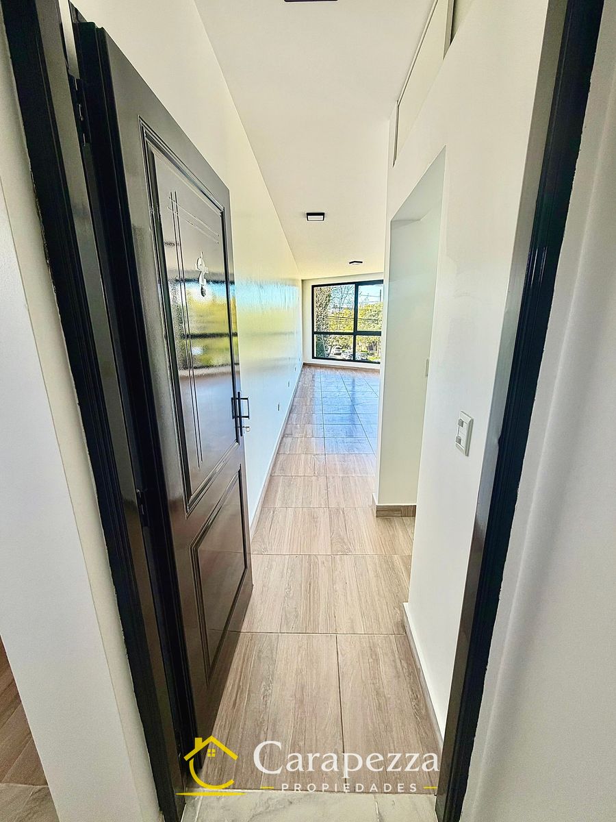 Oficina Comercial / Local En 1° Piso en Alquiler en Villa Bosch - 10