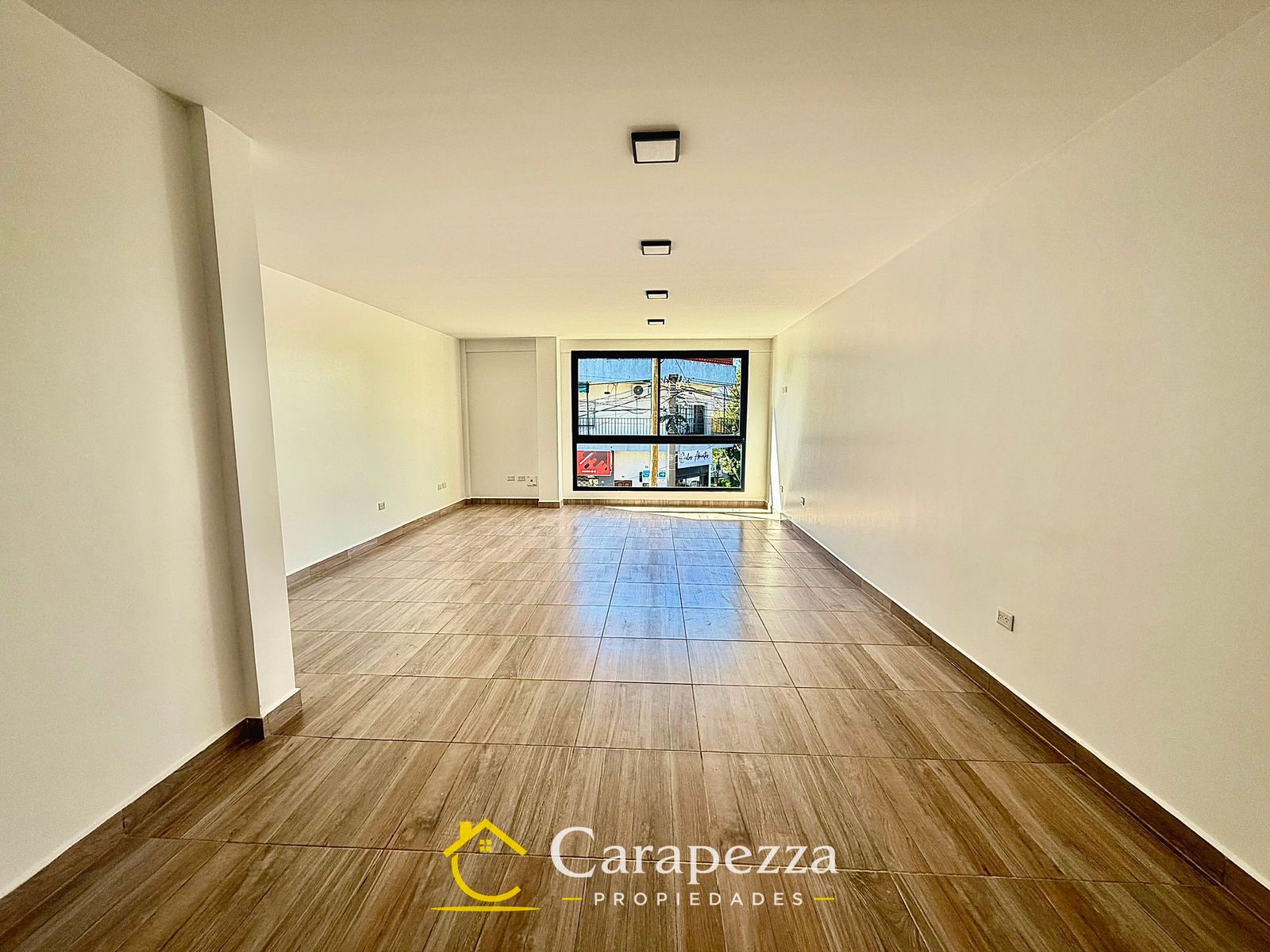 Oficina Comercial / Local En 1° Piso en Alquiler en Villa Bosch - 2