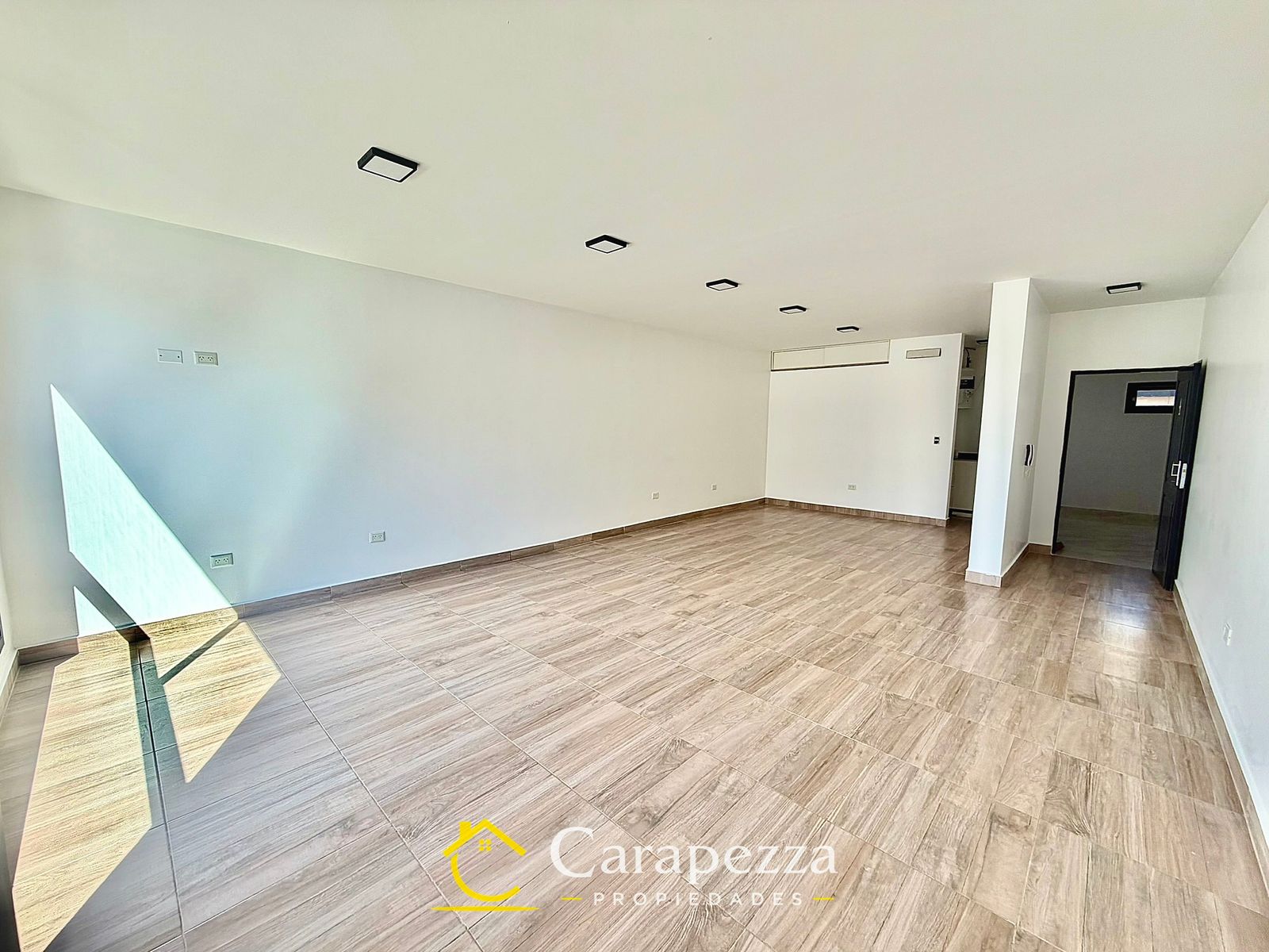 Oficina Comercial / Local En 1° Piso en Alquiler en Villa Bosch - 3