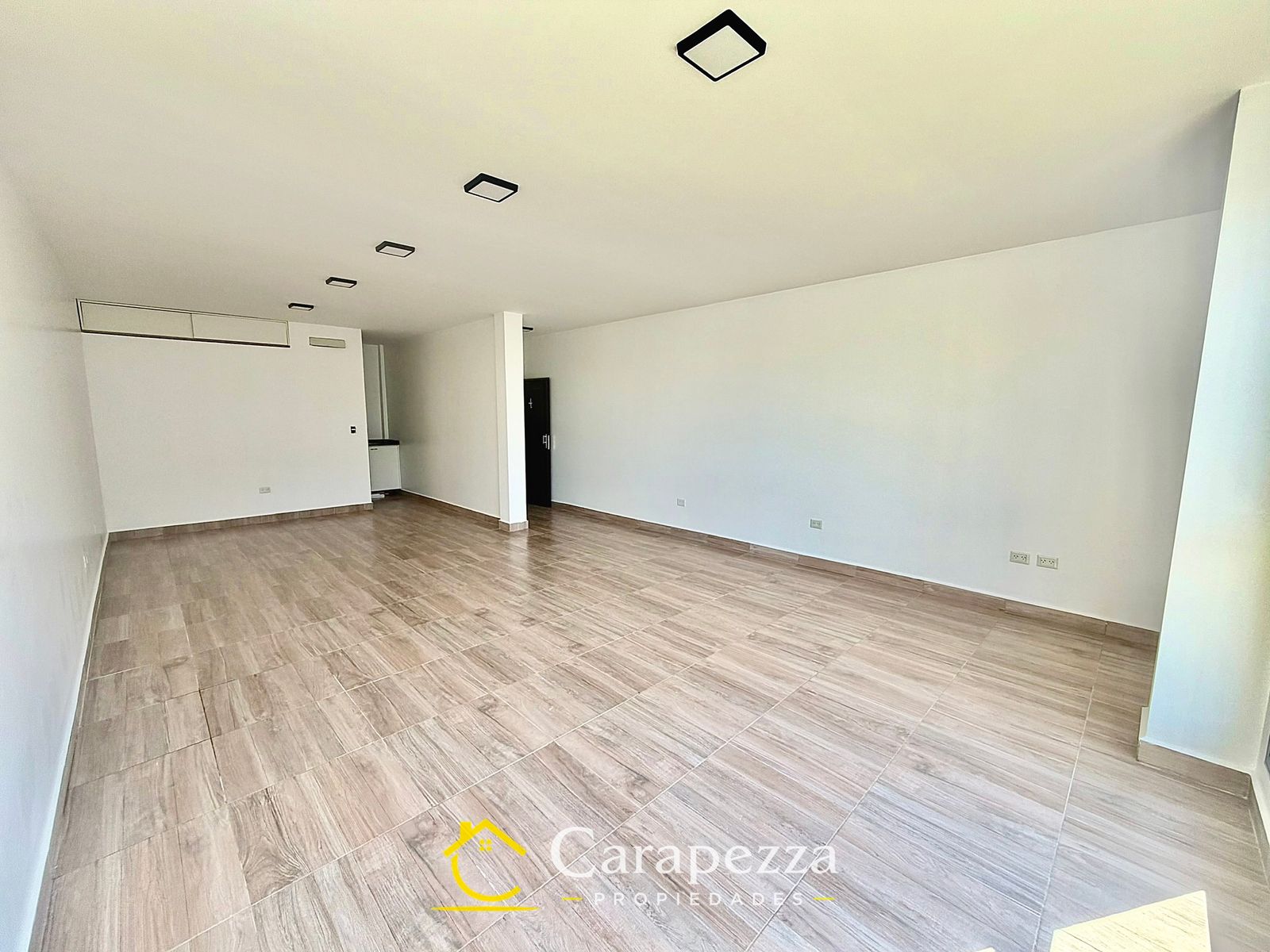 Oficina Comercial / Local En 1° Piso en Alquiler en Villa Bosch - 4