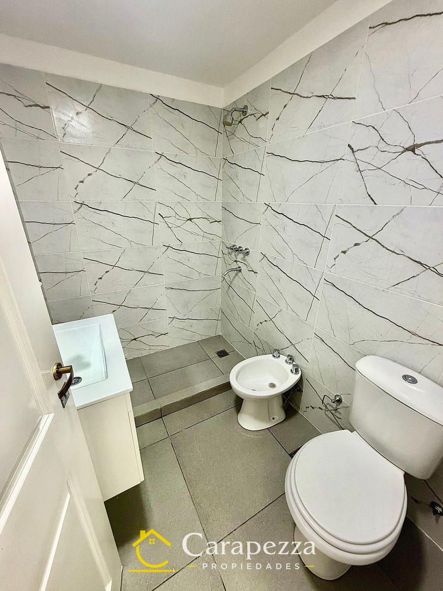 Oficina Comercial / Local En 1° Piso en Alquiler en Villa Bosch - 6