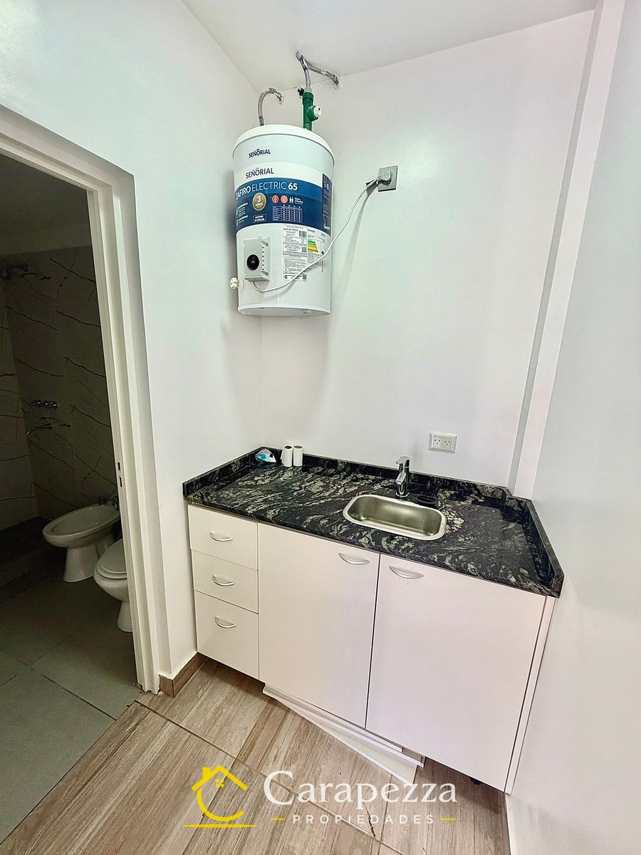 Oficina Comercial / Local En 1° Piso en Alquiler en Villa Bosch - 7
