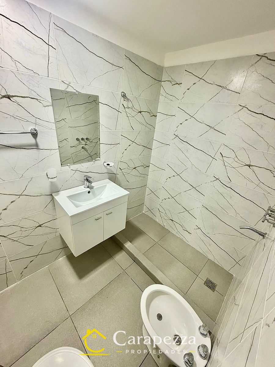 Oficina Comercial / Local En 1° Piso en Alquiler en Villa Bosch - 8