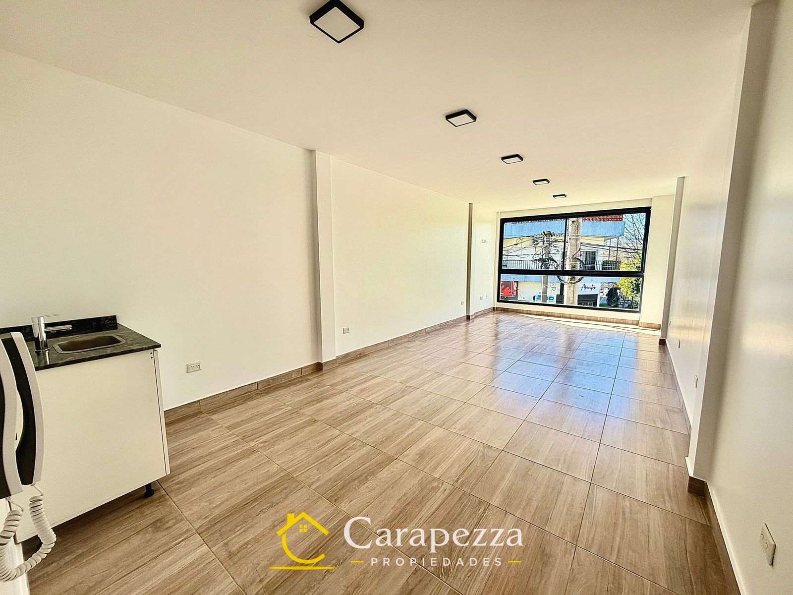 Oficina Comercial / Local En 1° Piso en Alquiler en Villa Bosch - 1