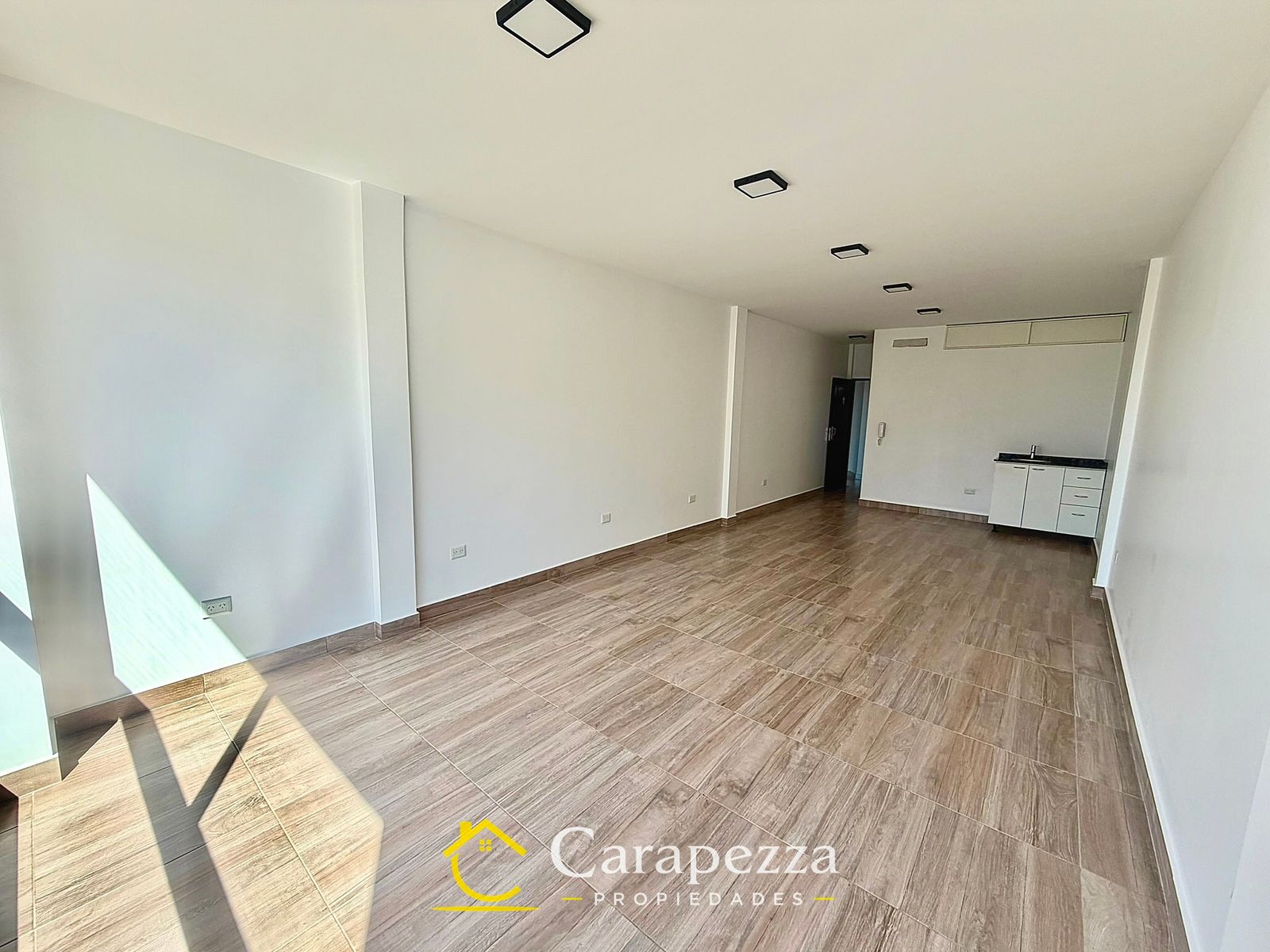 Oficina Comercial / Local En 1° Piso en Alquiler en Villa Bosch - 4