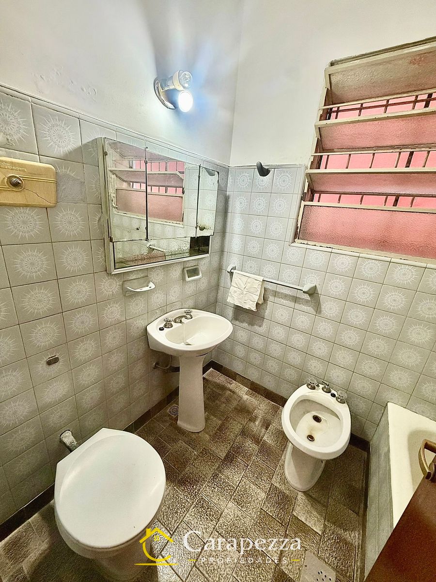 Casa 4 Amb en Venta en Caseros - 11
