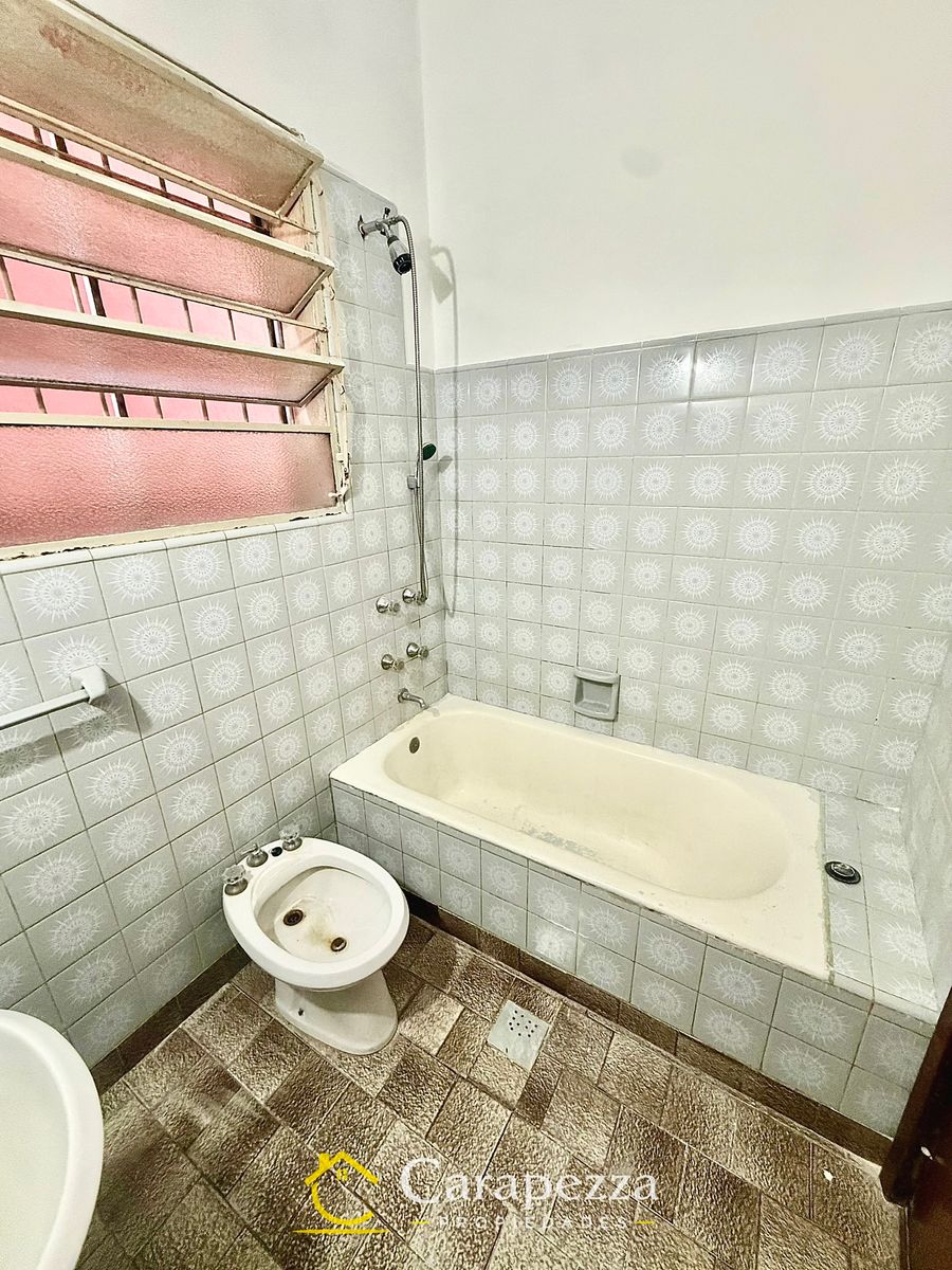Casa 4 Amb en Venta en Caseros - 12