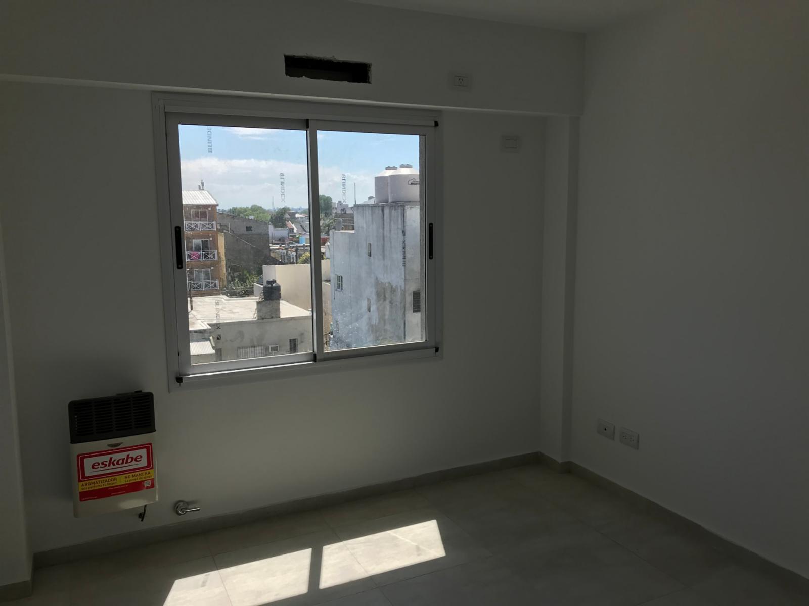 Cómodo y luminoso Dpto 2 ambientes con balcón y cochera opcional. Oportunidad - 21