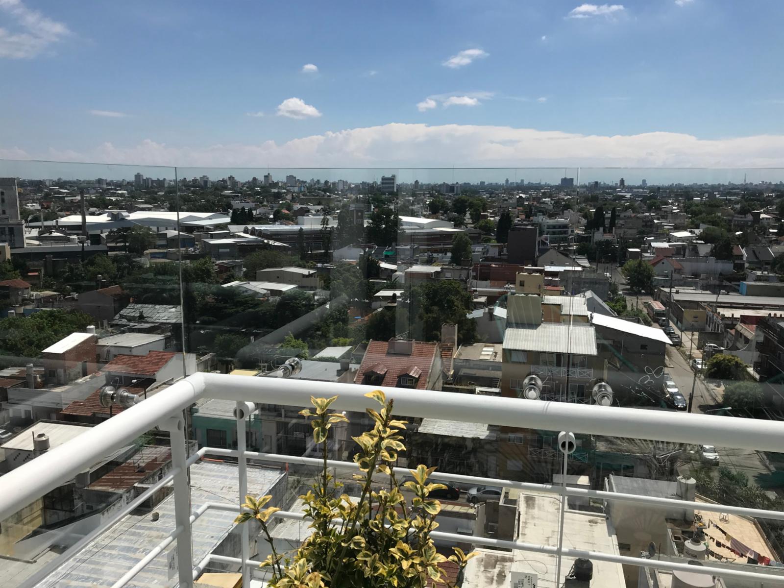 Cómodo y luminoso Dpto 2 ambientes con balcón y cochera opcional. Oportunidad - 28