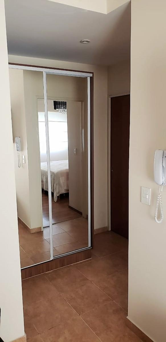 Hermoso PH dos ambientes en primer piso con balcón. Bajas expensas — foto 4