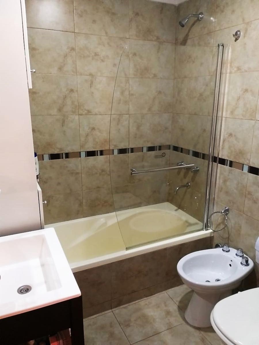Hermoso PH dos ambientes en primer piso con balcón. Bajas expensas — foto 9