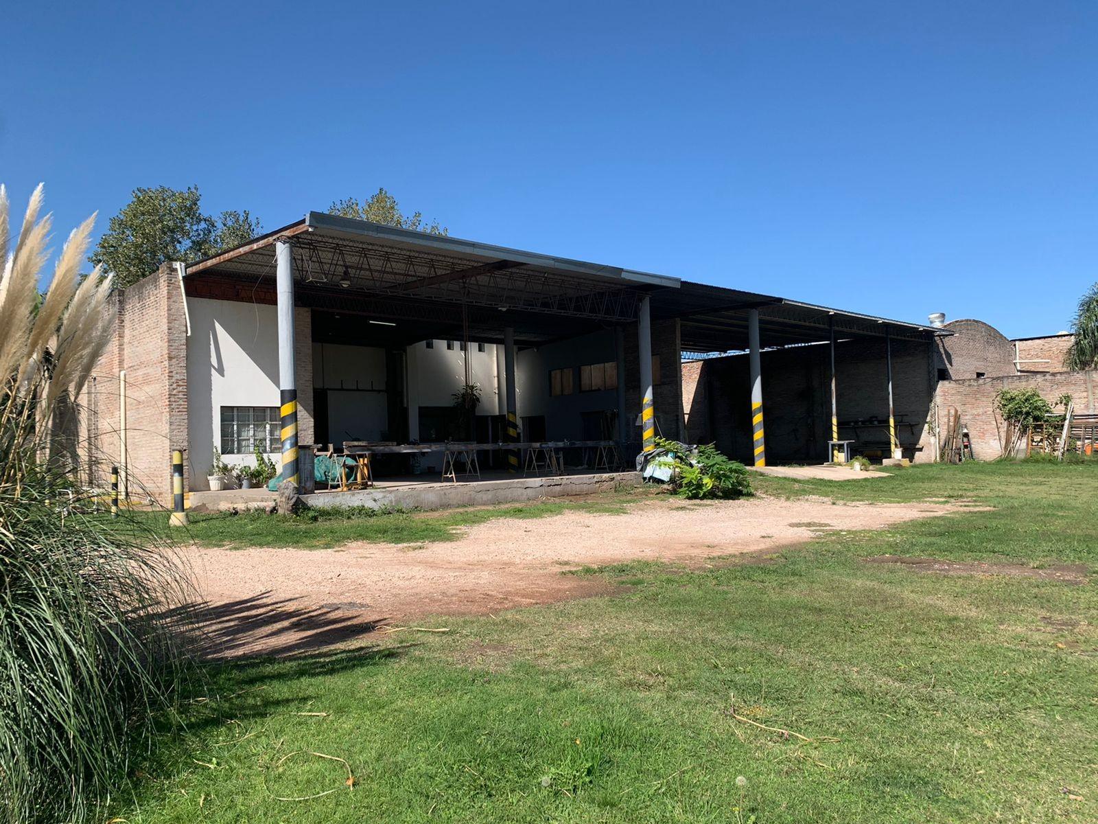 Depósito con oficinas en Av. Zanni Paraná - 2