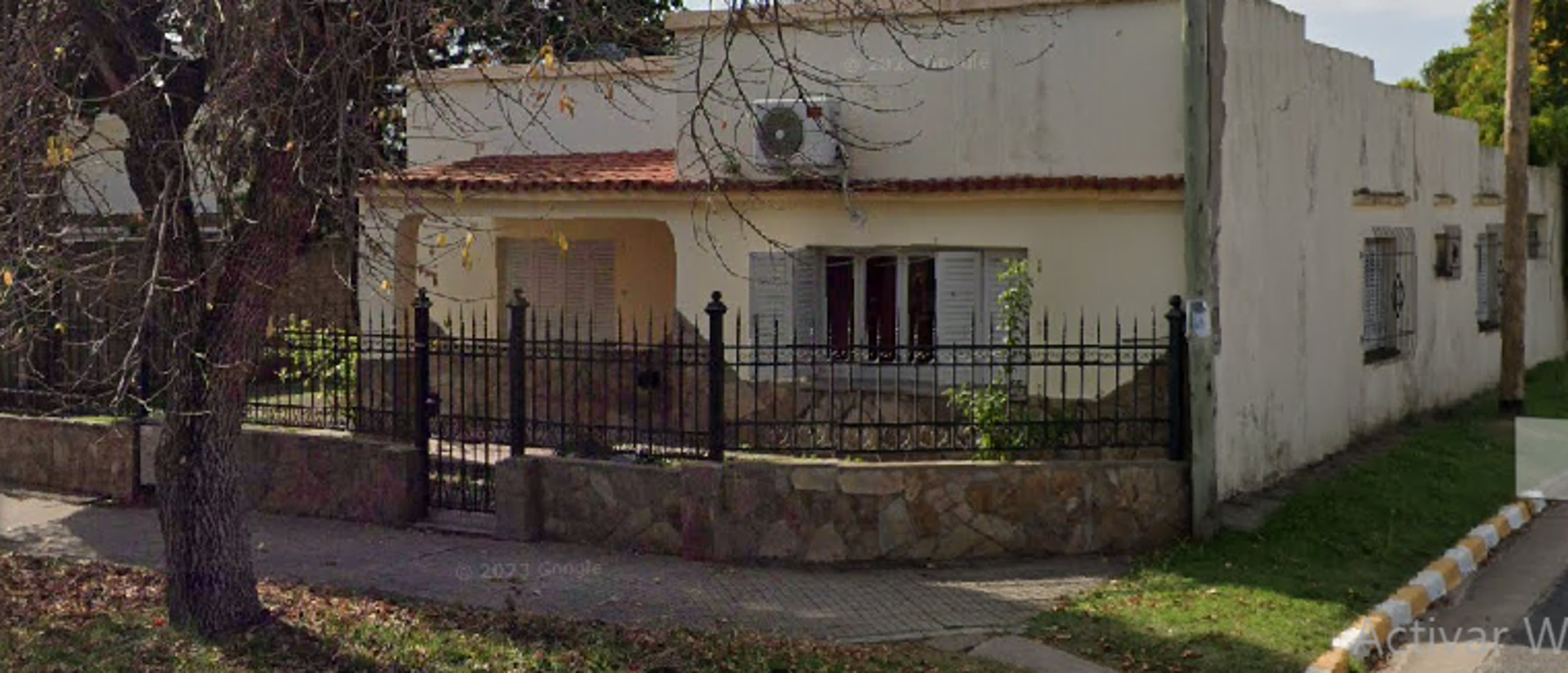 Casa en esquina sobre 9 de Julio Crespo E.R.