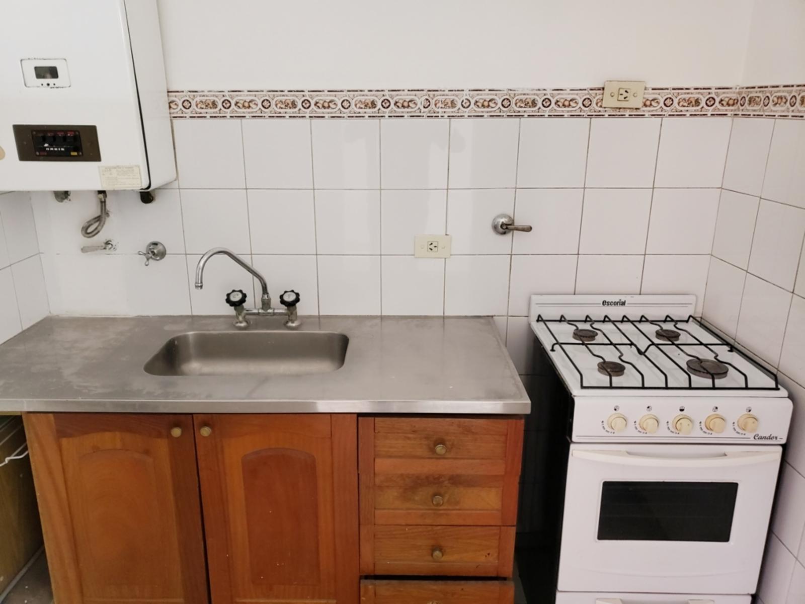 DEPARTAMENTO DE 1 DORM EN AV. 38 E/ 11 Y 12. ESTADO: EXCELENTE - 2