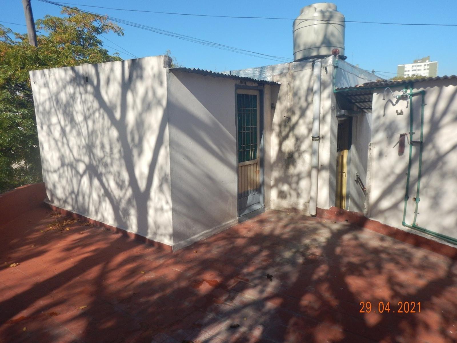 Casa de 2 Ambientes con 2 Locales en Villa Real - 12