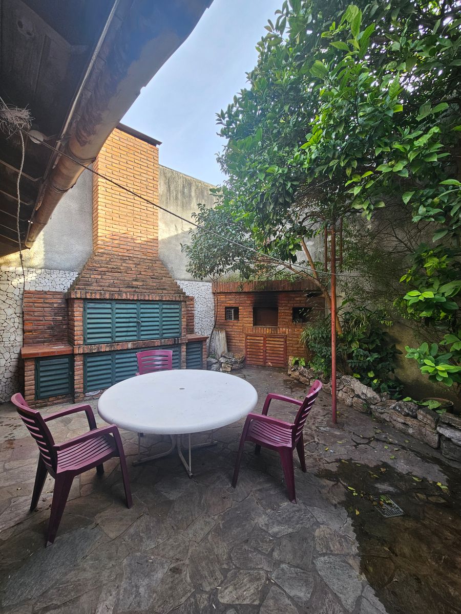 Casa en Venta 4 Ambientes Amplio con Parrilla y Garage — foto 3