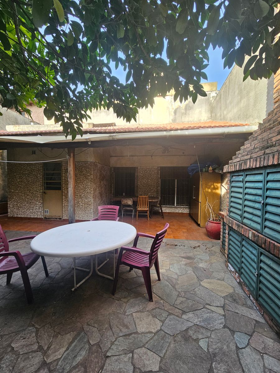 Casa en Venta 4 Ambientes Amplio con Parrilla y Garage — foto 4