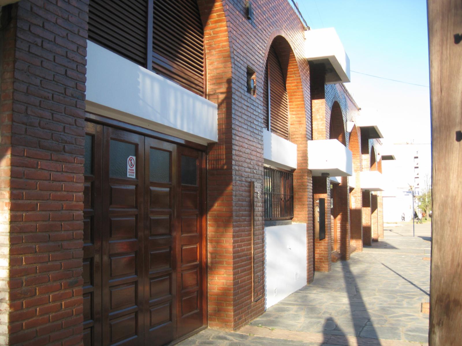 LOCAL-LOSA Y DEPARTAMENTO 3 AMBIENTES - 4